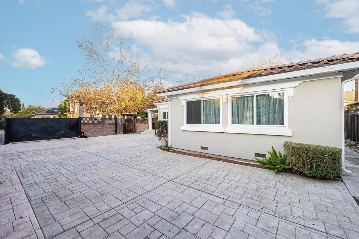 Stunning Design 7bed5bath In Heart *