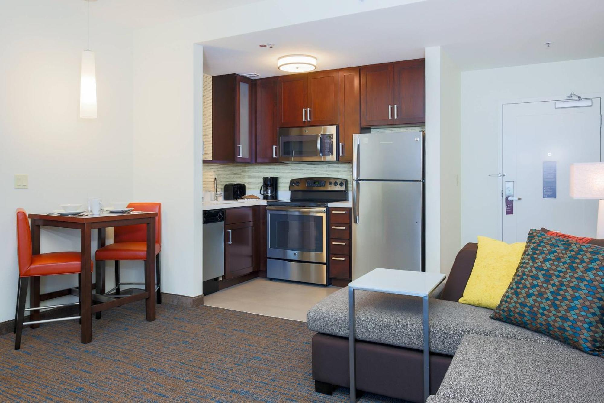 By Marriott Airport Hotel 4*