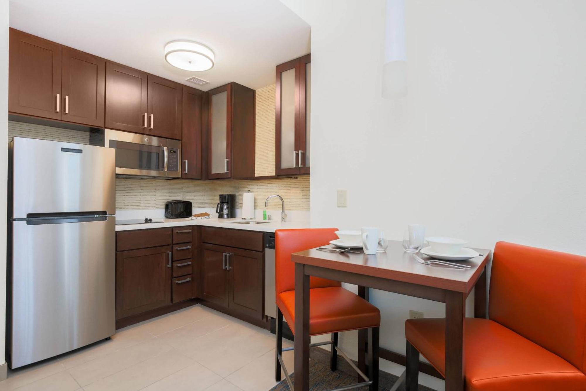 By Marriott Airport 4*