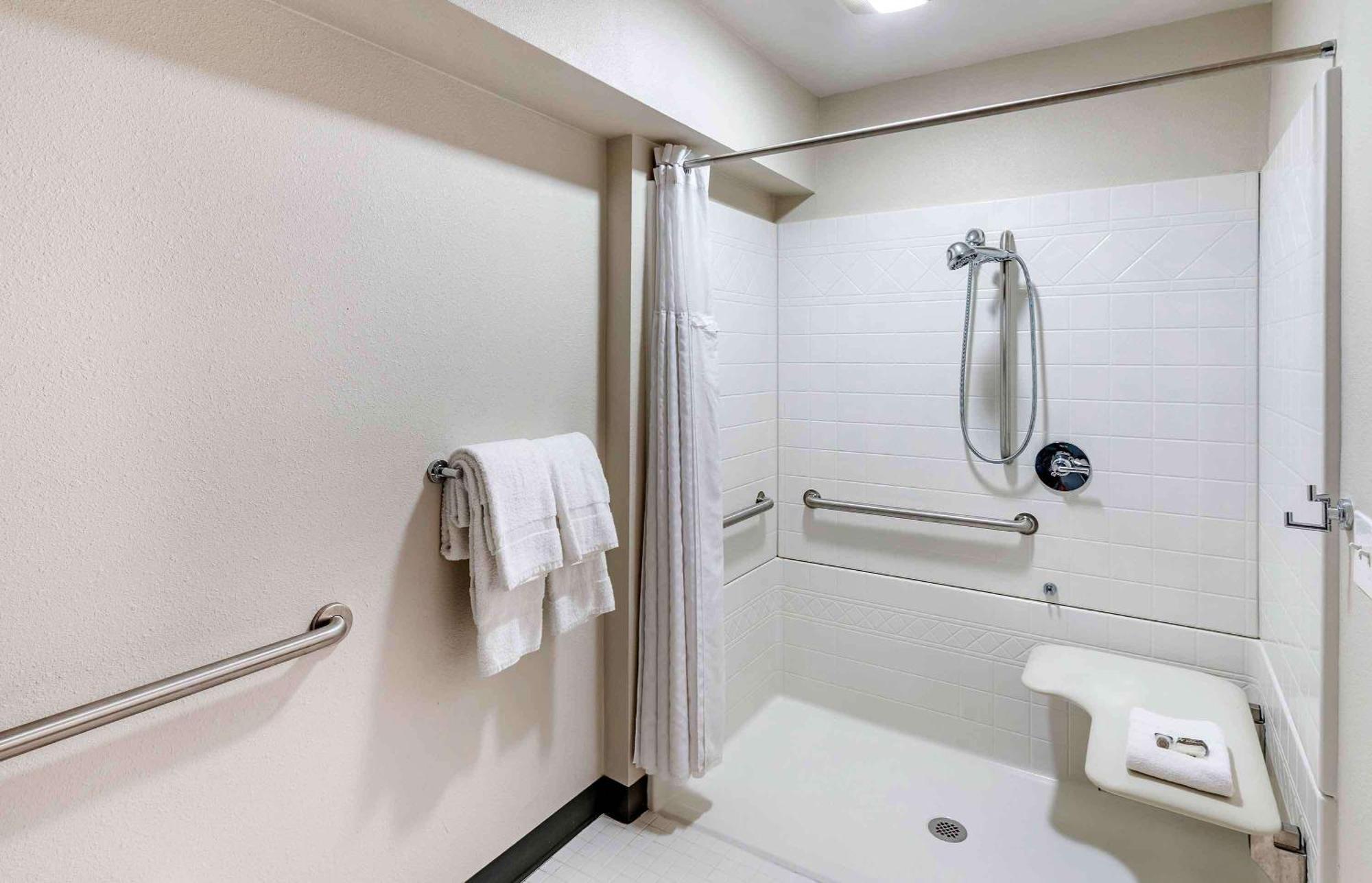 Extended America Premier - - Airport Hotel