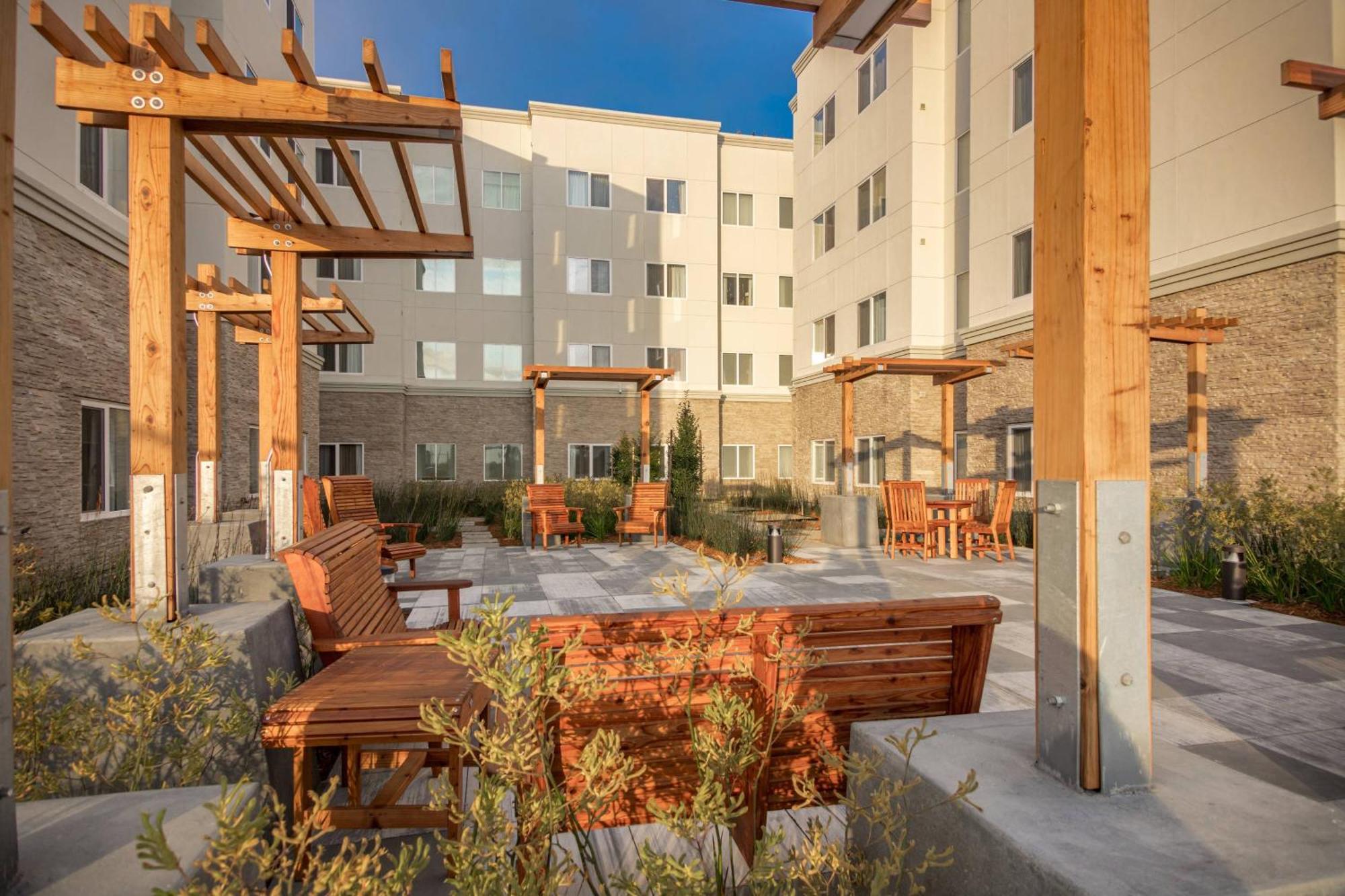 By Marriott North/silicon Valley 3*