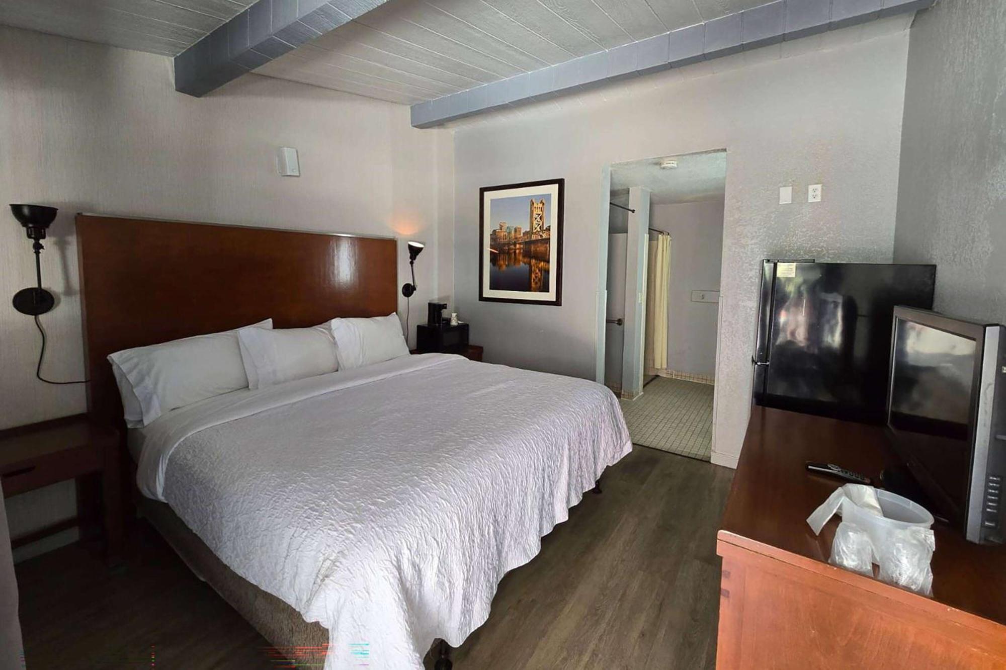 Hotel Super 8 By Wyndham Airport