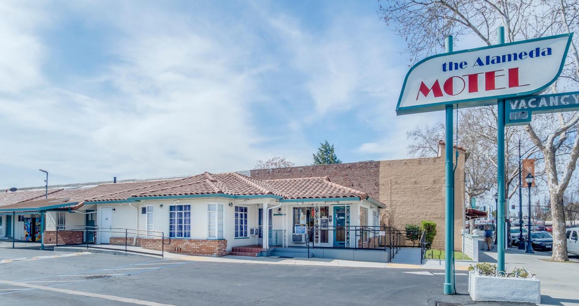 Alameda Hotel 3*