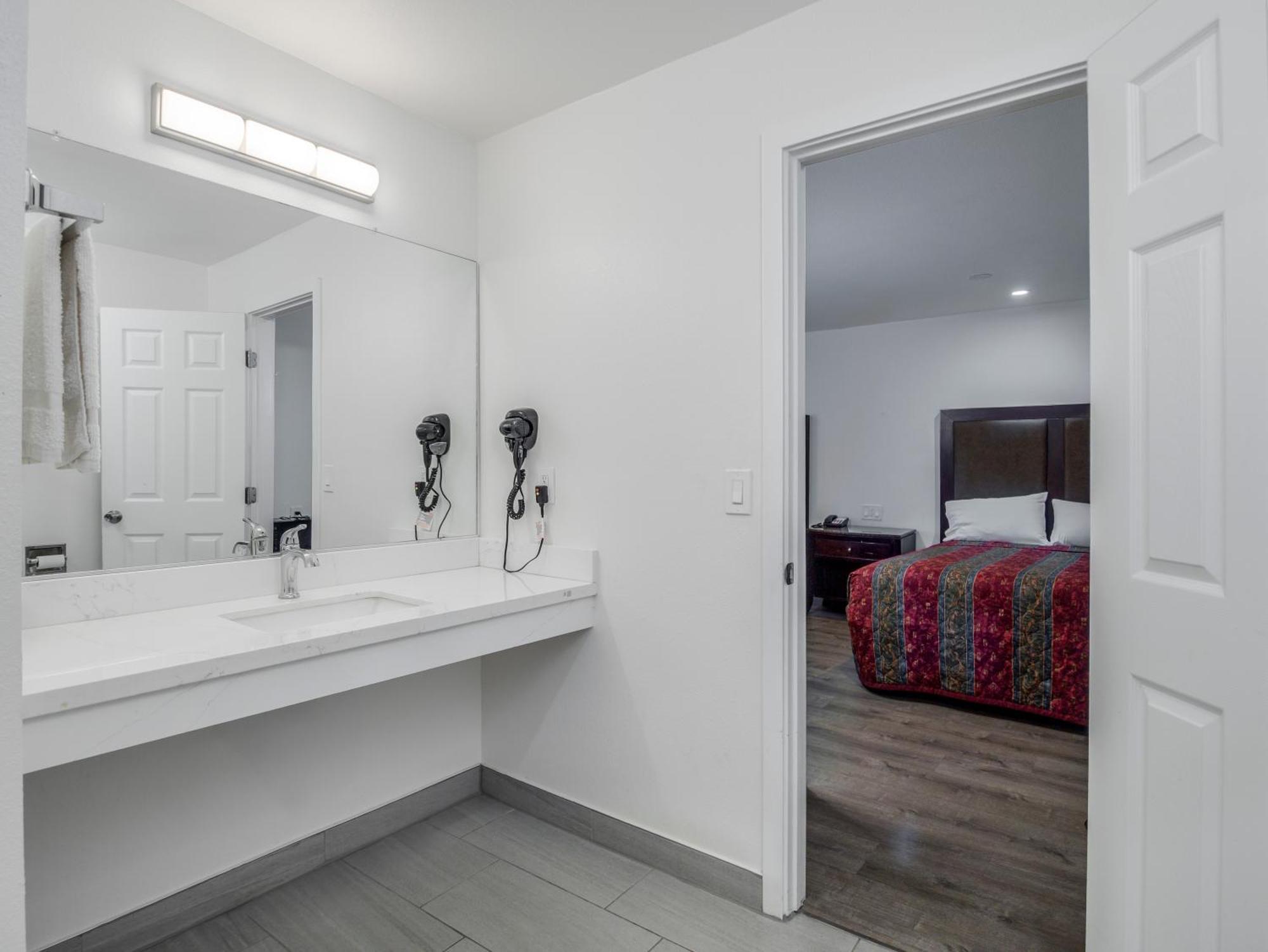 Alameda Hotel 3*