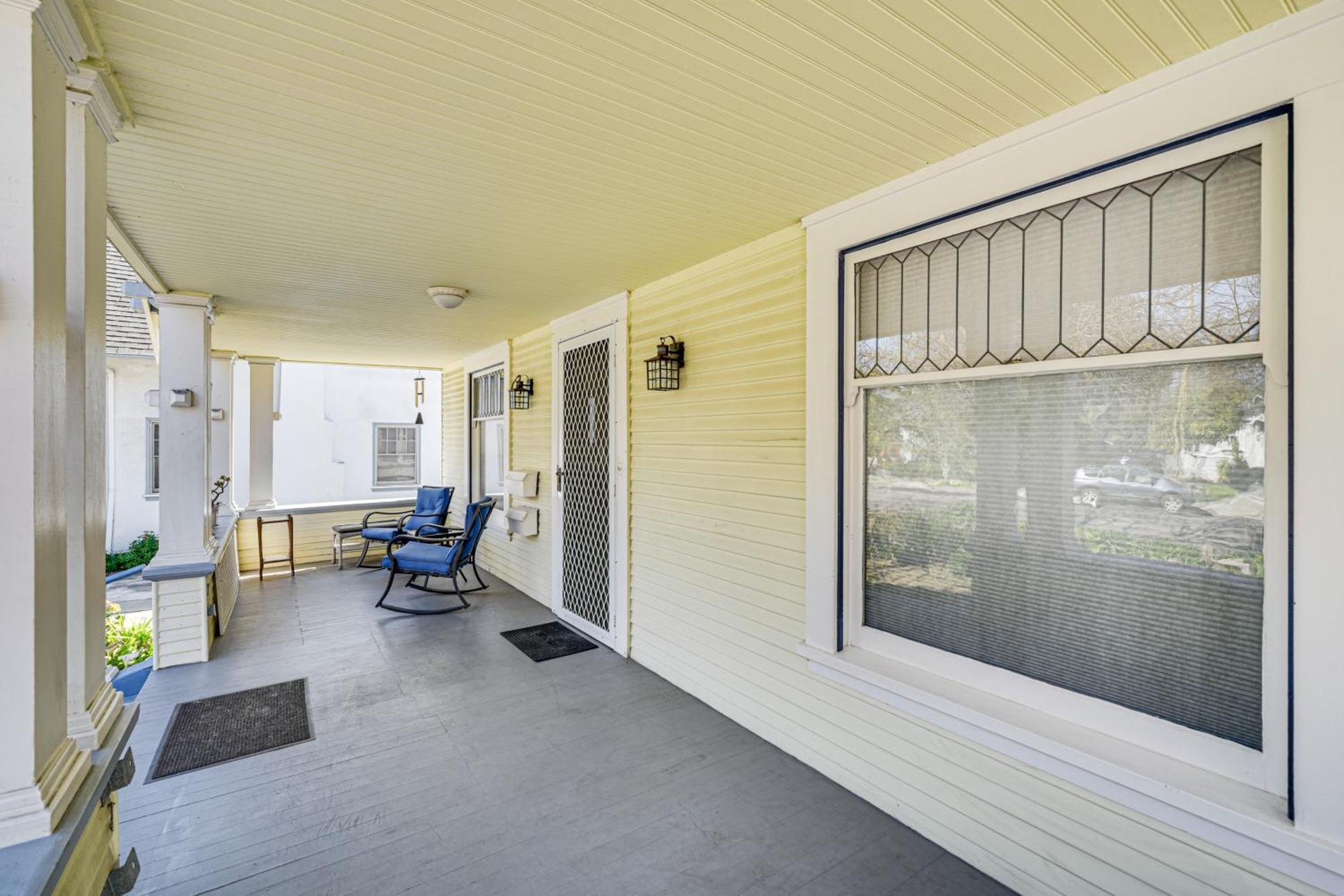 6 Blocks To Sjsu Cozy With Deck And Koi Pond San Jose