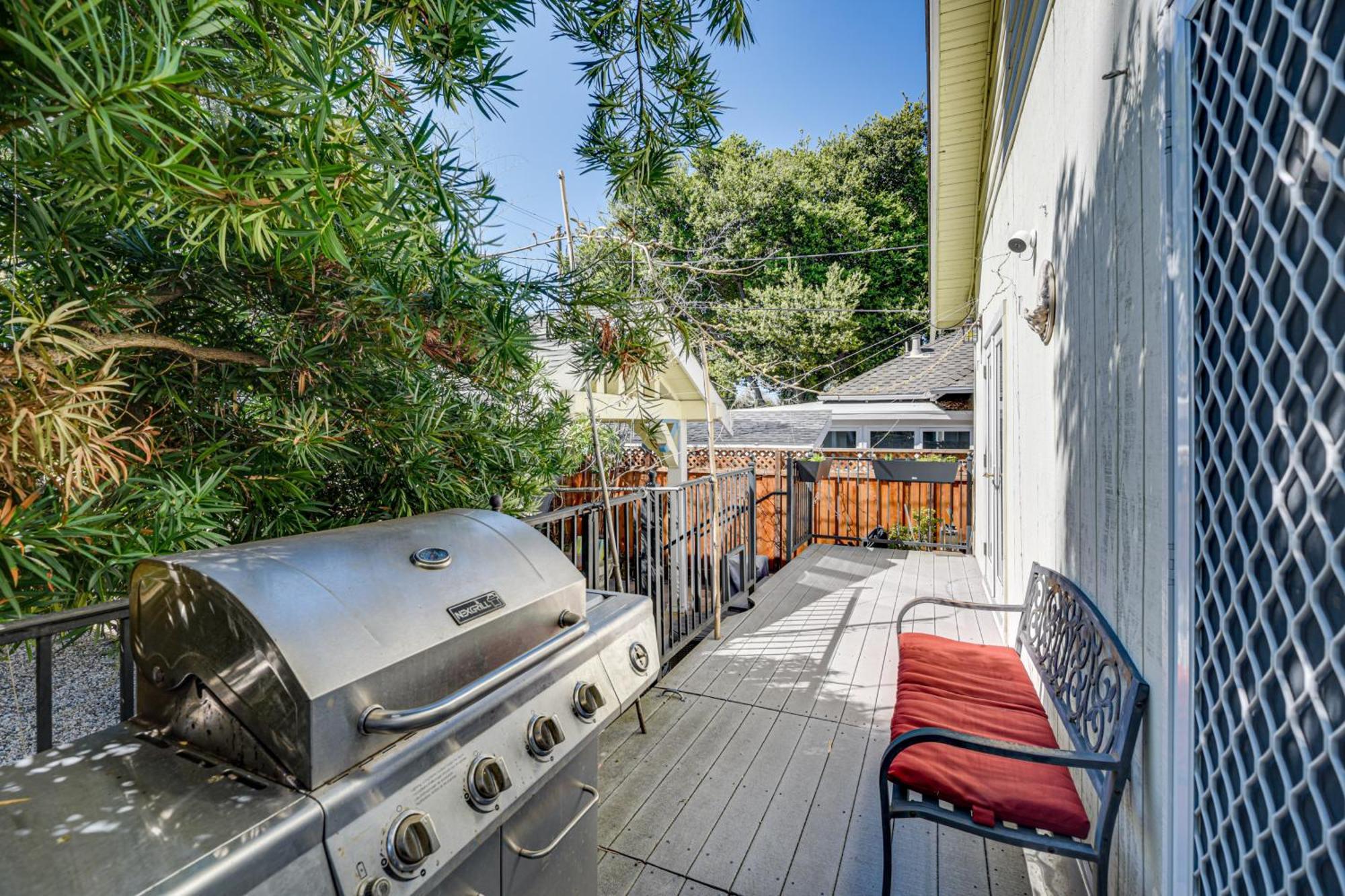 6 Blocks To Sjsu Cozy With Deck And Koi Pond Holiday home
