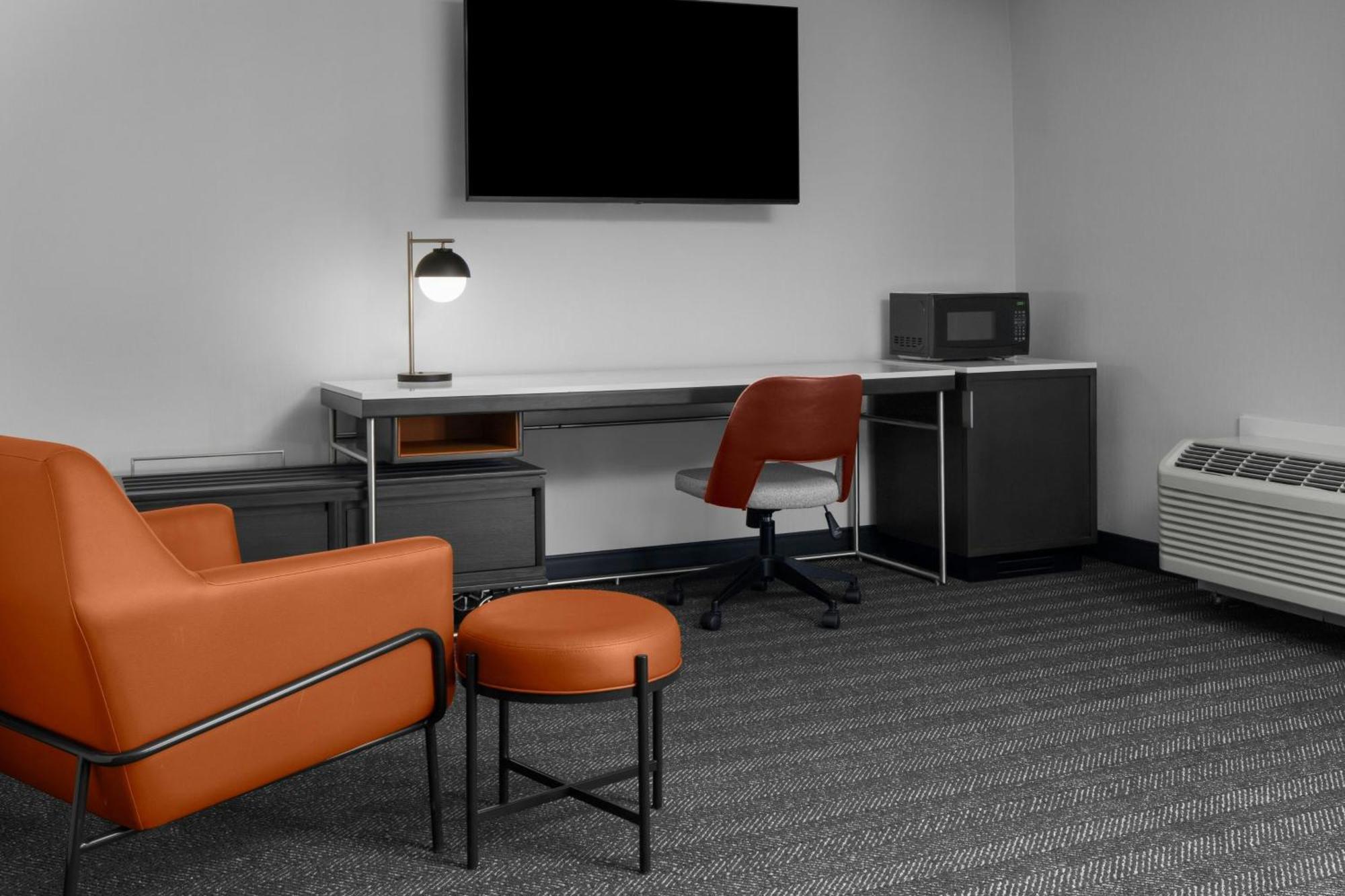 Hotel Courtyard Airport 3*