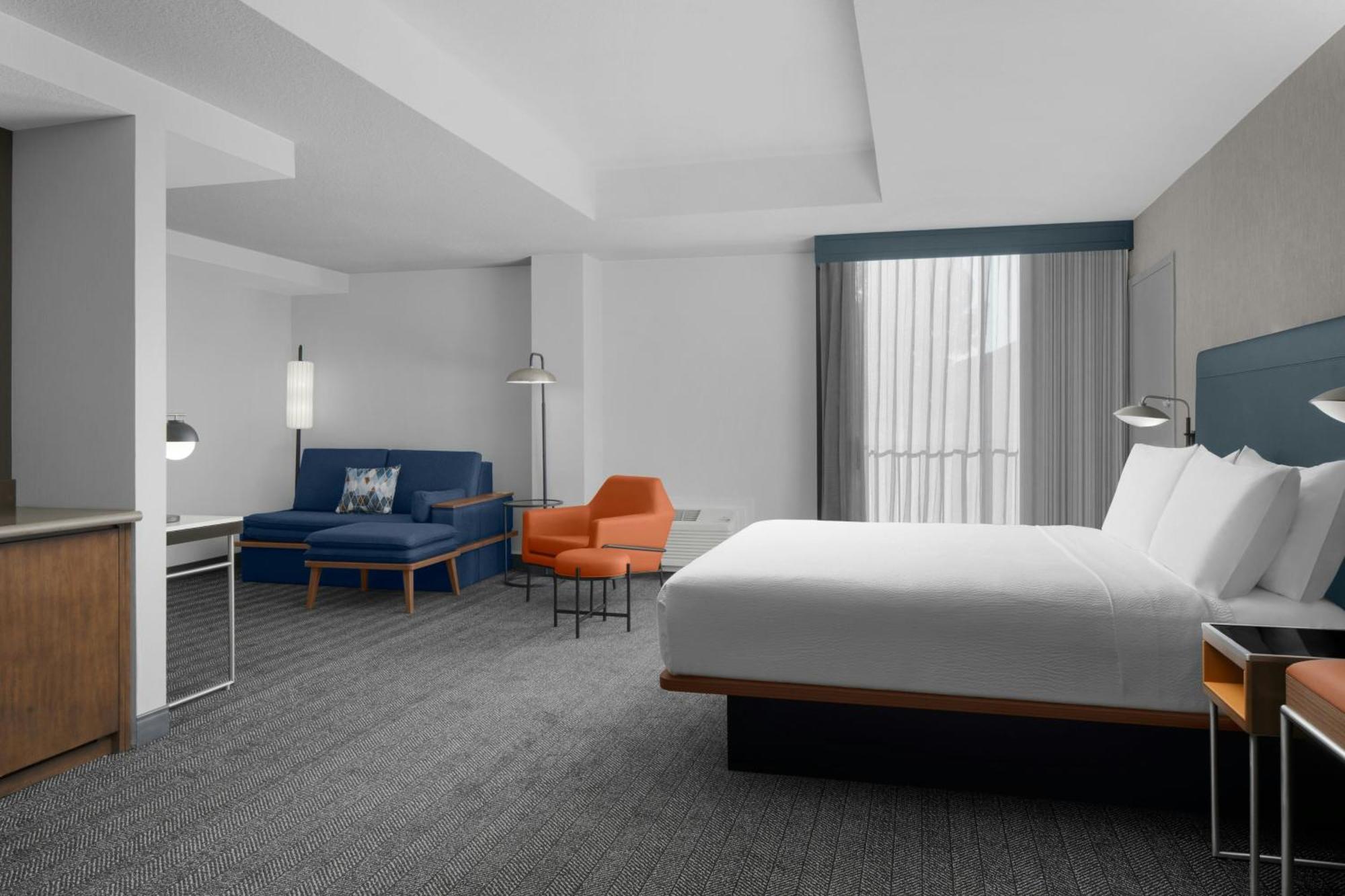 Courtyard Airport Hotel