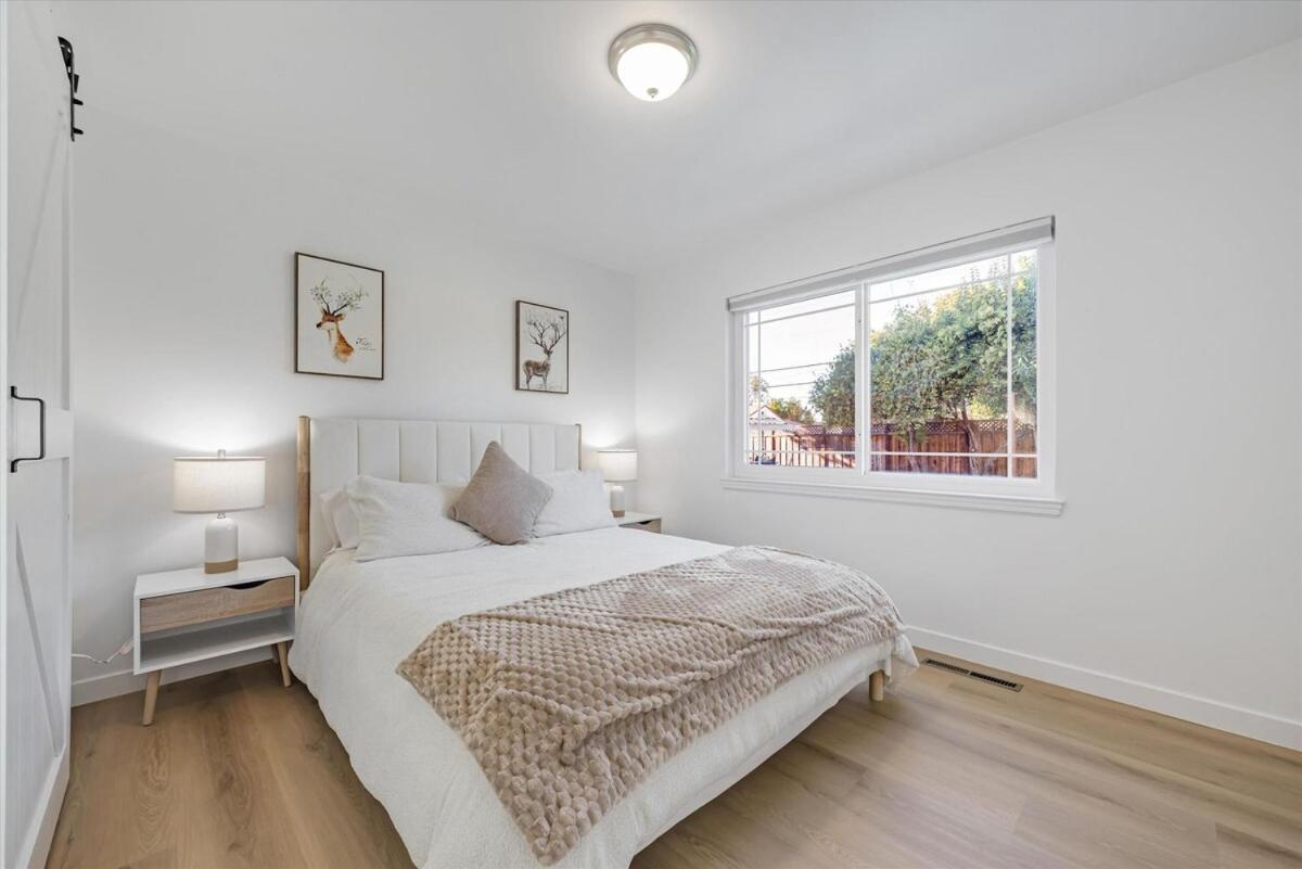 Modern Cozy House With Mini Golf Near Santa Clara Holiday home San Jose