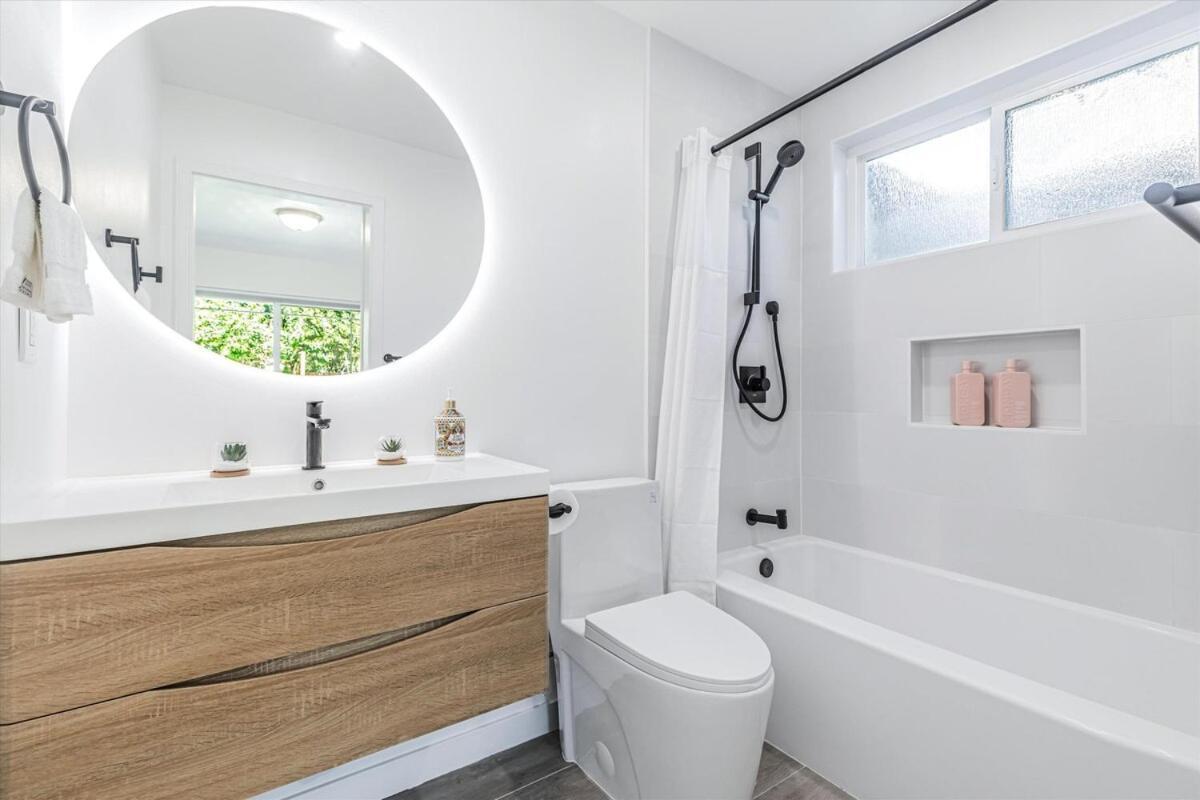 Modern Cozy House With Mini Golf Near Santa Clara *