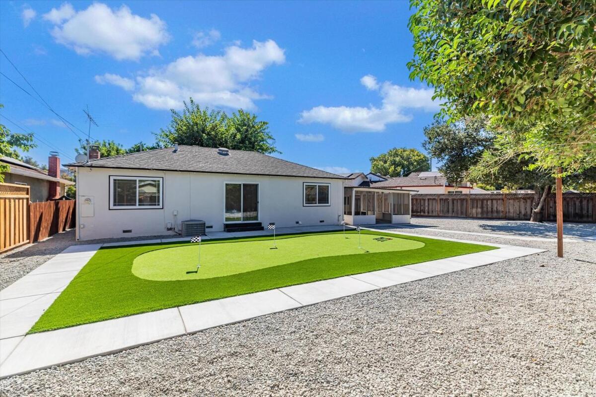 Modern Cozy House With Mini Golf Near Santa Clara * San Jose