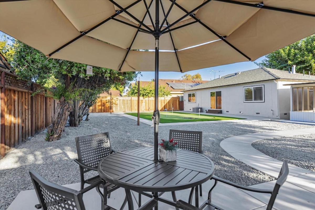 Modern Cozy House With Mini Golf Near Santa Clara Holiday home *