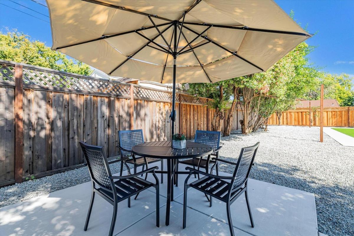 Modern Cozy House With Mini Golf Near Santa Clara