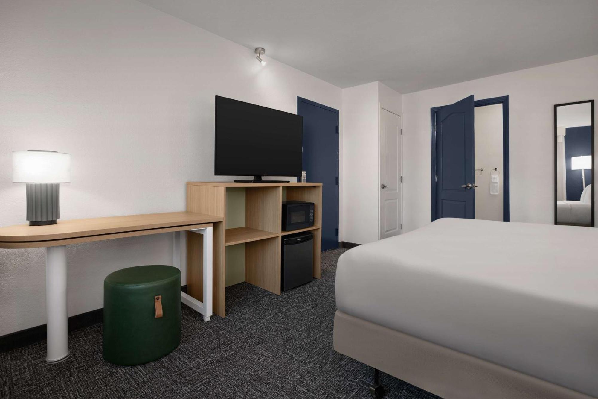 Spark By Hilton Airport 3*