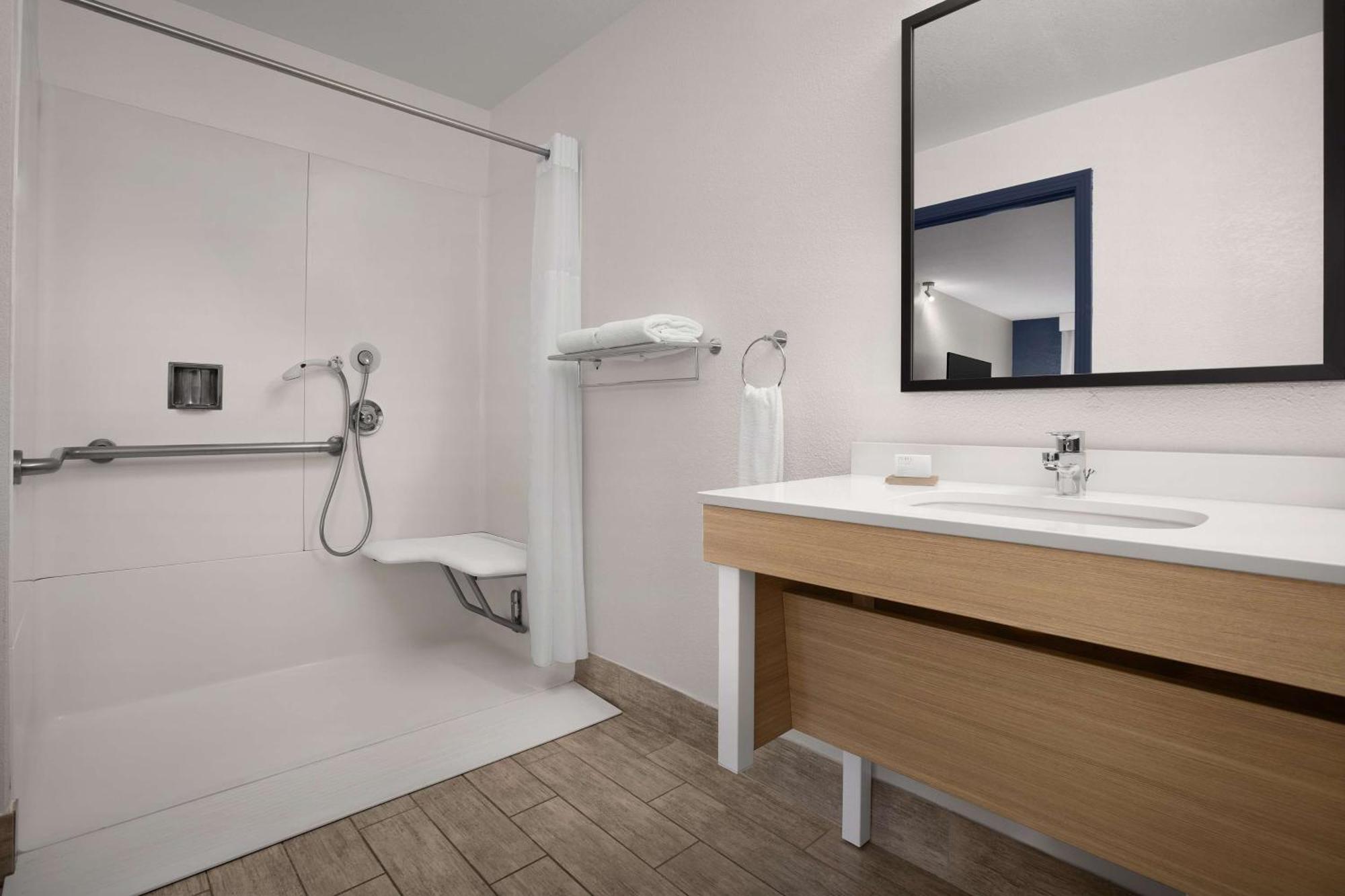 Hotel Spark By Hilton Airport