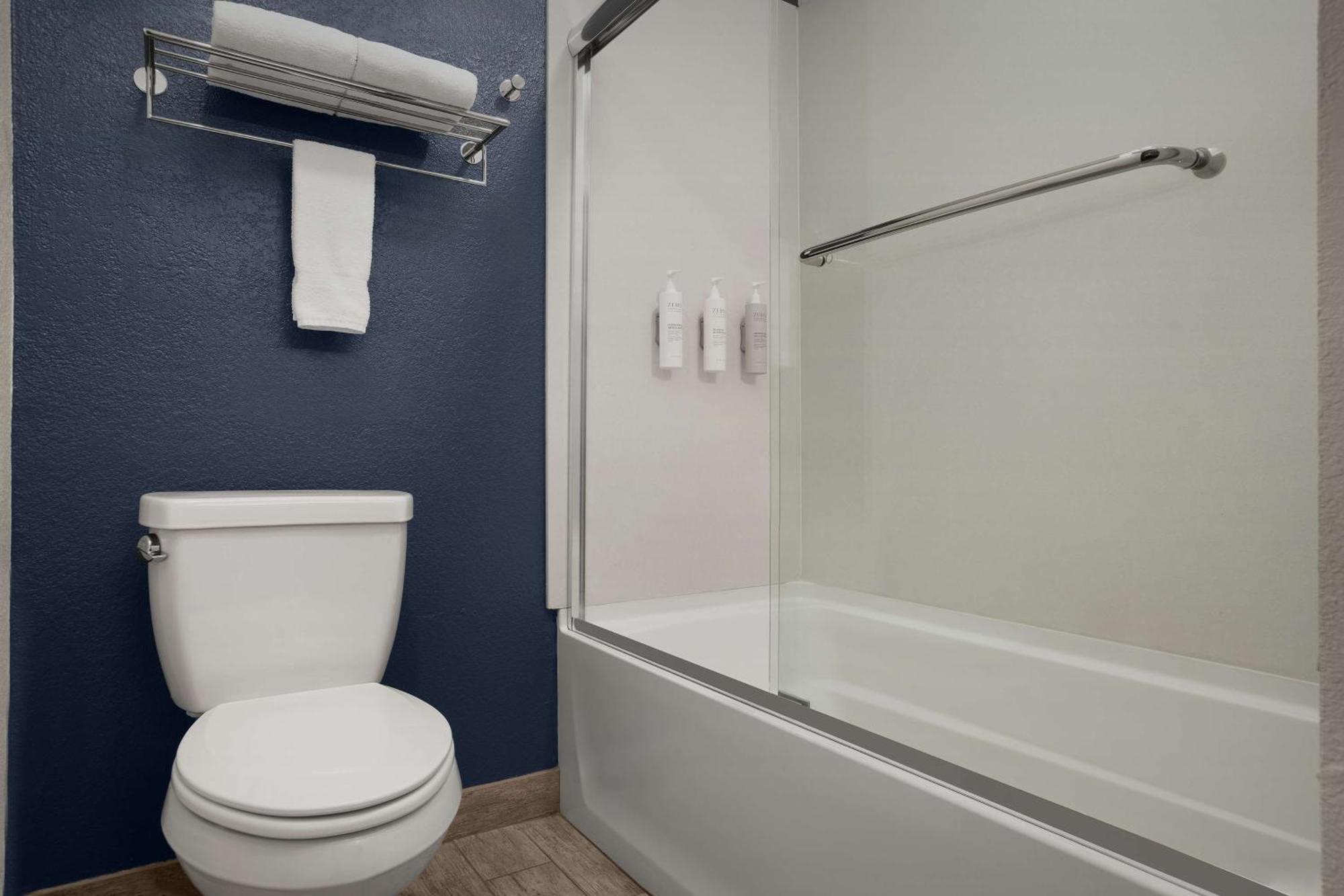 Spark By Hilton Airport 3*