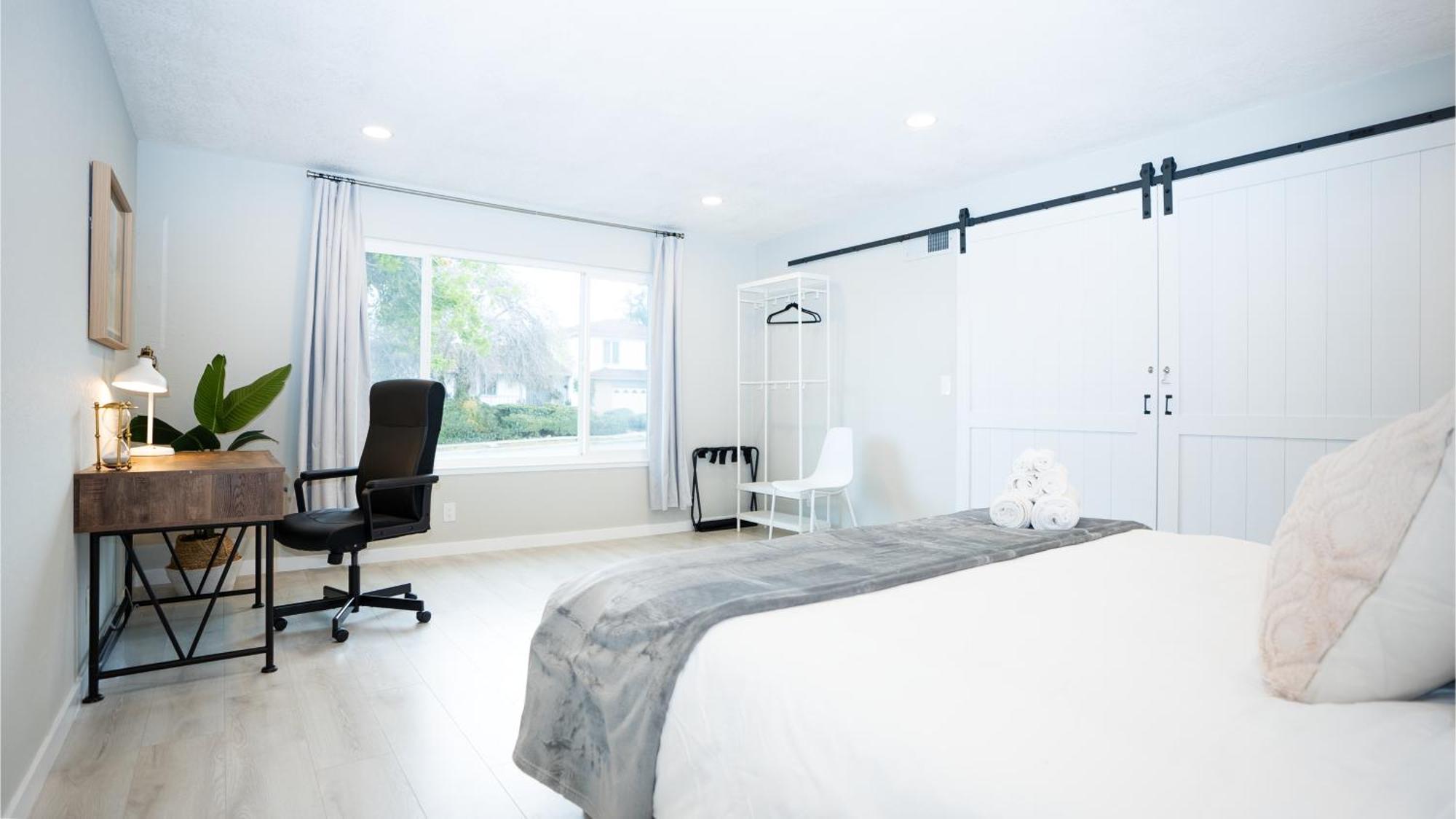 Modern Spacious 5br Retreat -games & Large Yard Holiday home San Jose