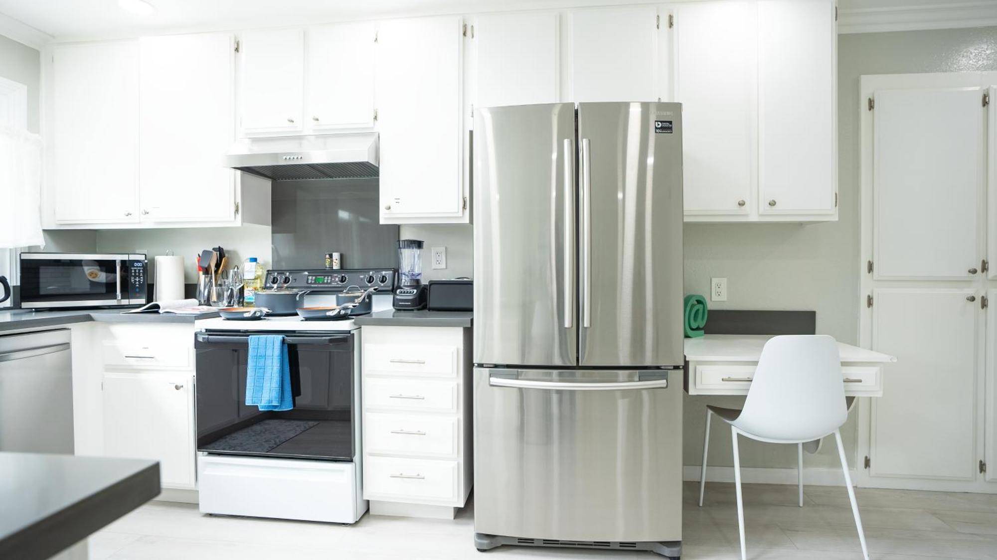 Modern Spacious 5br Retreat -games & Large Yard
