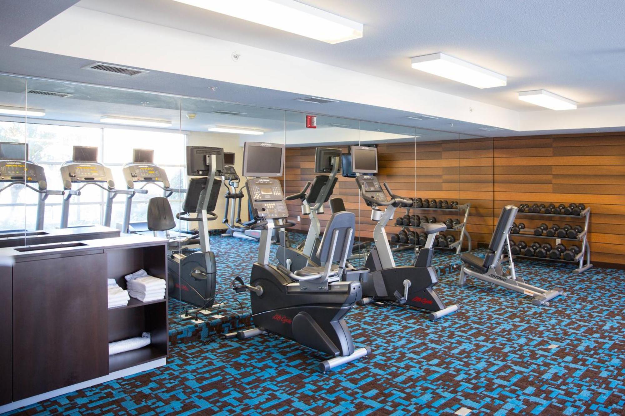 Hotel Fairfield And By Marriott Airport