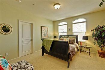 Elf Homes 3 Bedroom House On Cole Place Apartment *