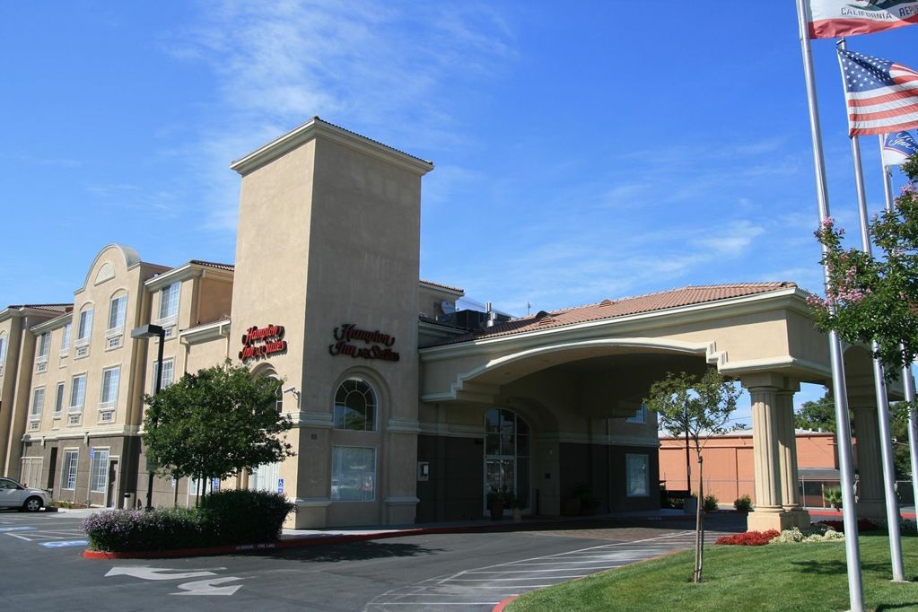 Hampton & Hotel 3*