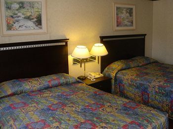 Inn Rodeway Hwy-101 Tully Rd Exit 2*