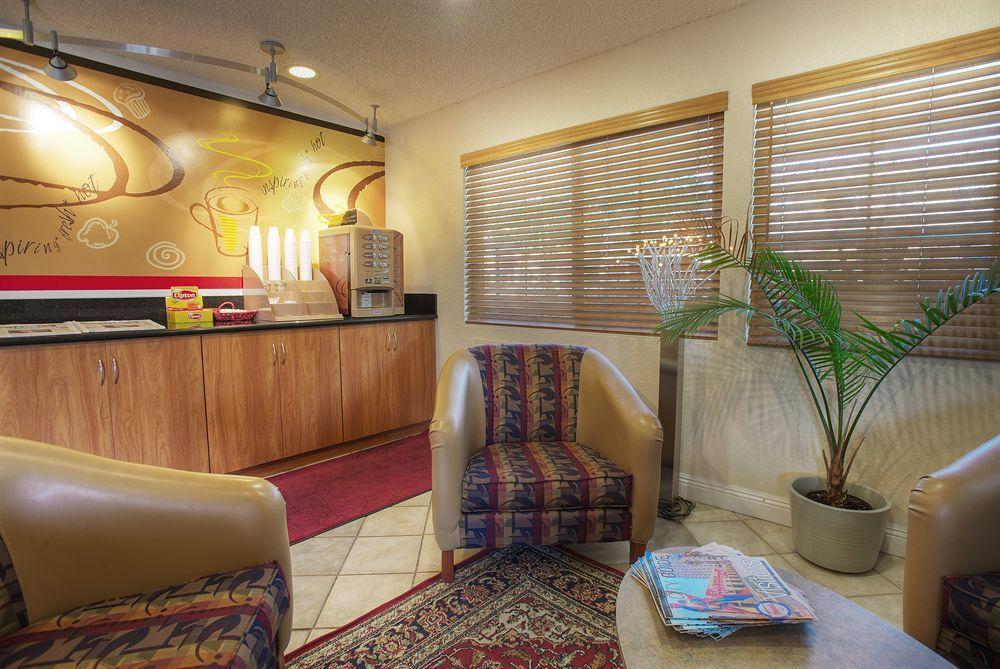 Airport Motel *