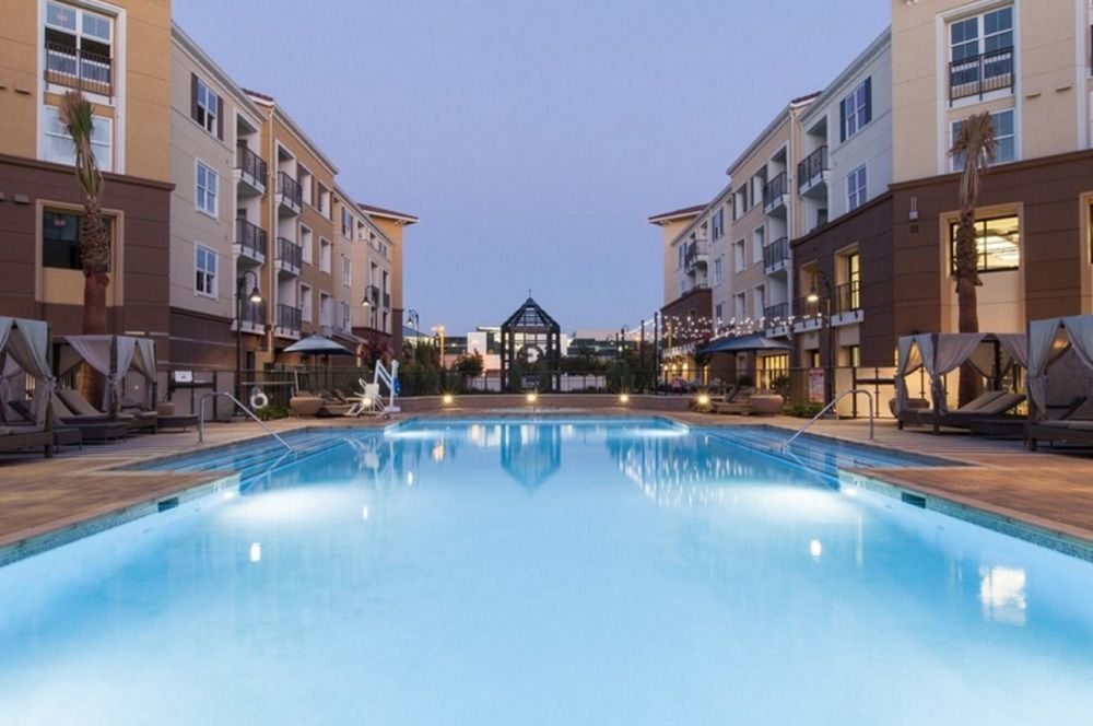Global Luxury Suites At Epic Way *