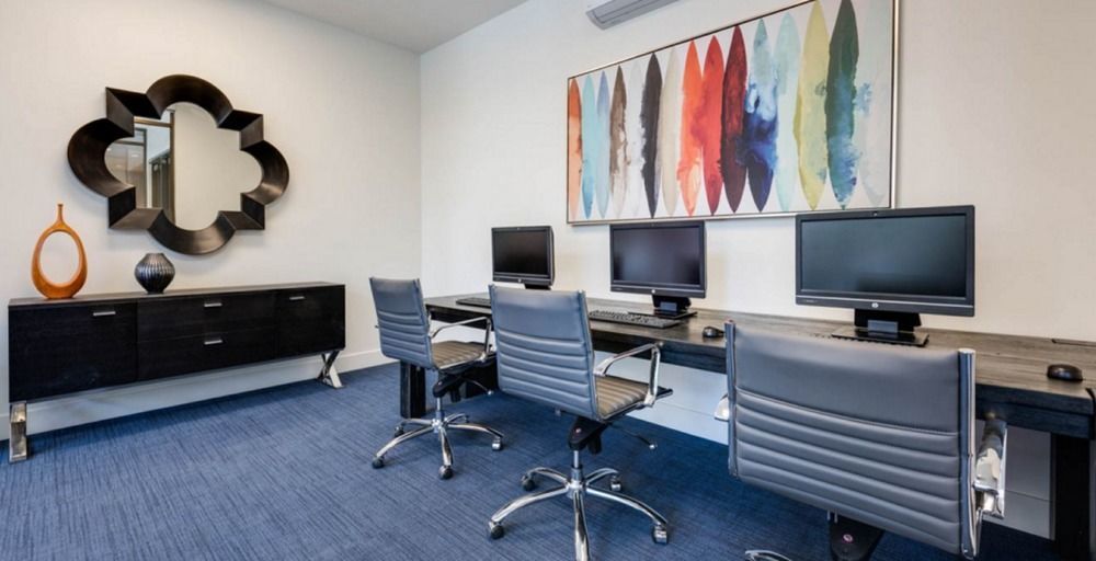 Global Luxury Suites At Epic Way Apartment
