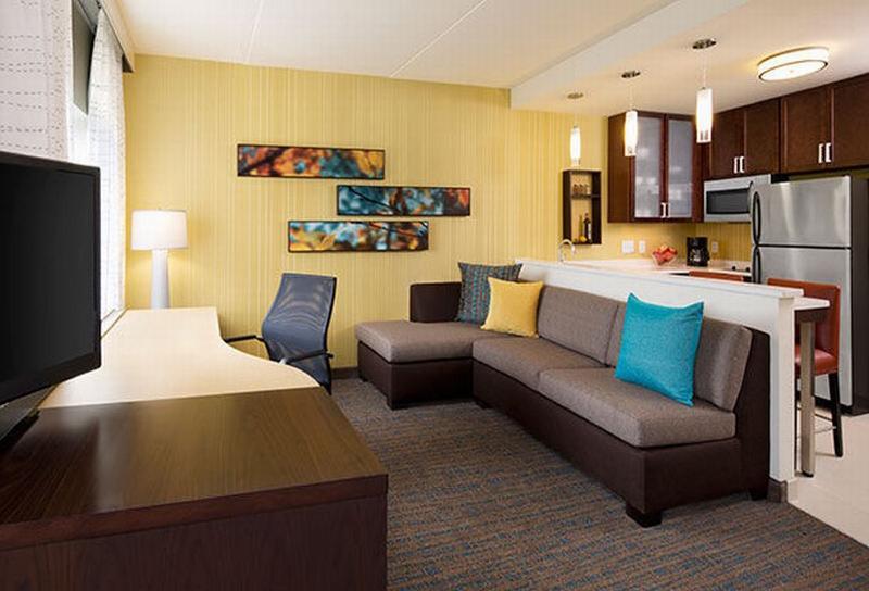 By Marriott Airport Hotel
