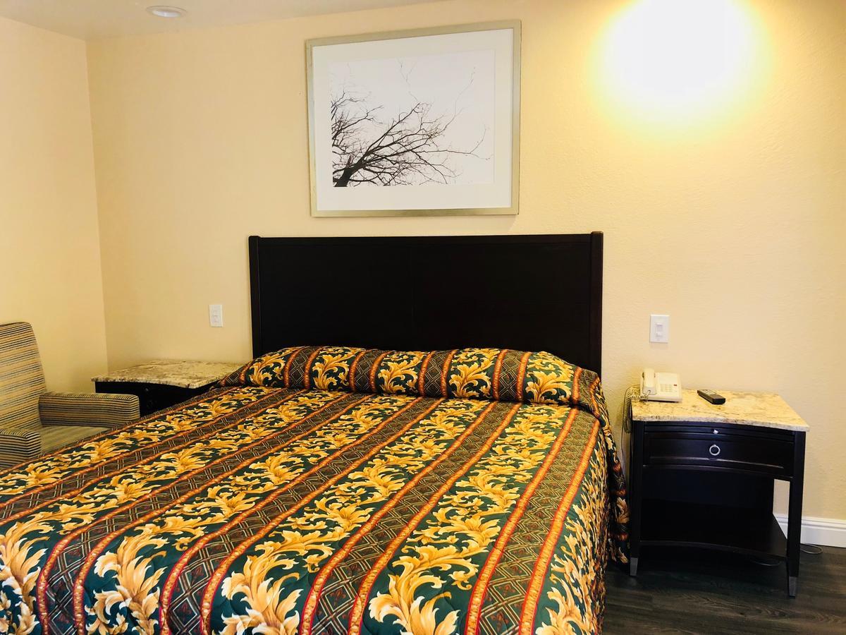 Bayshore Motel 2*
