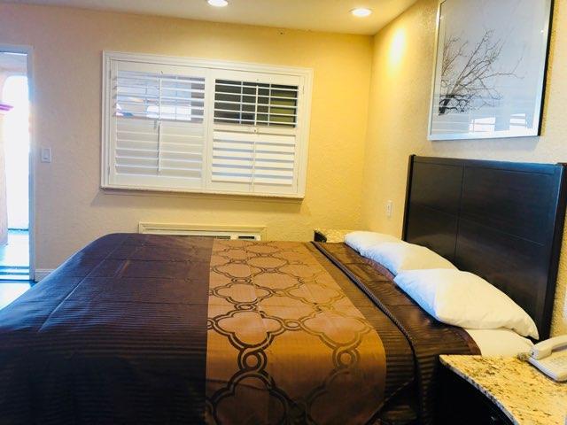 Bayshore Motel 2*