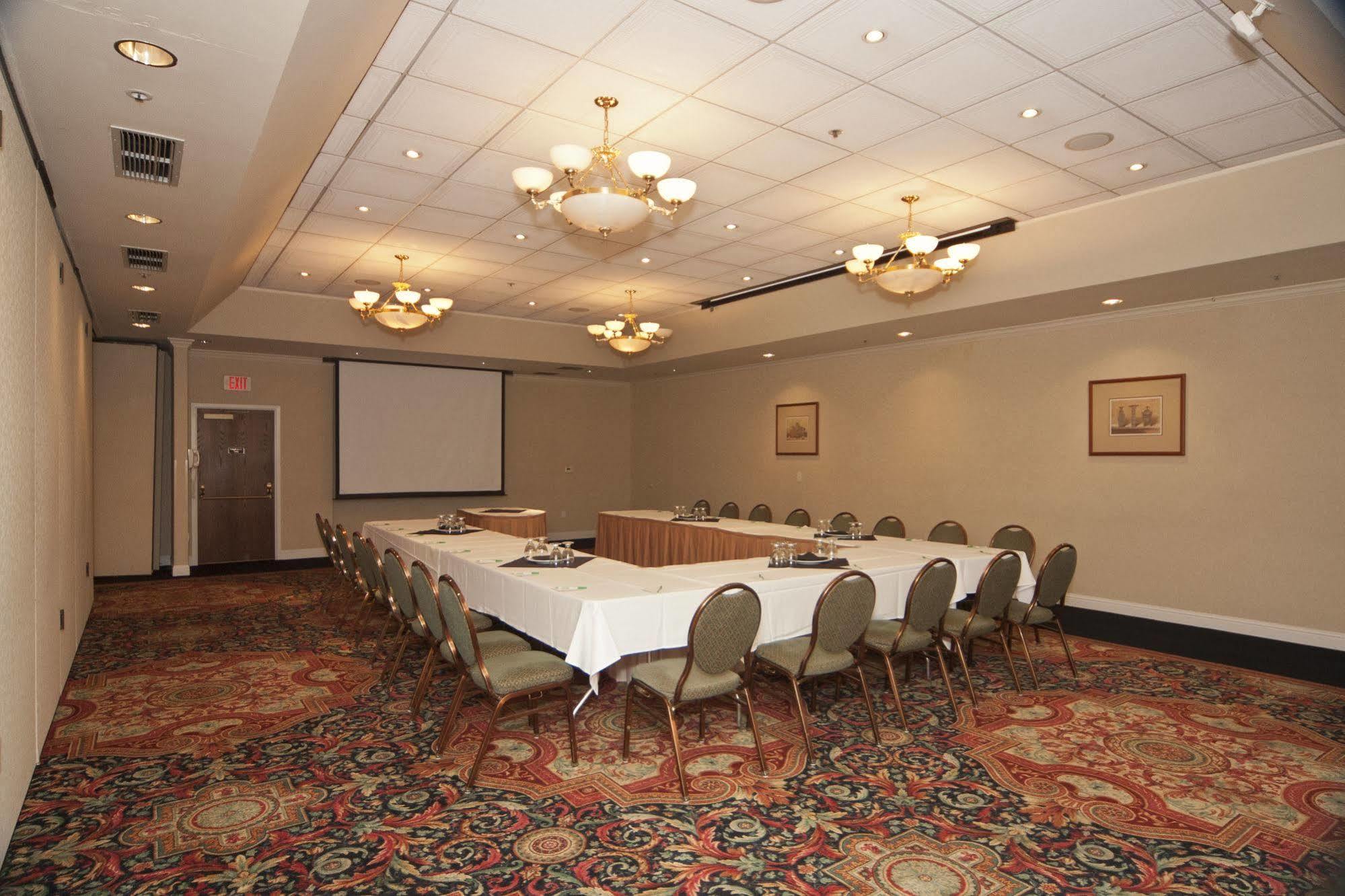 Wyndham Garden Airport Hotel 3*