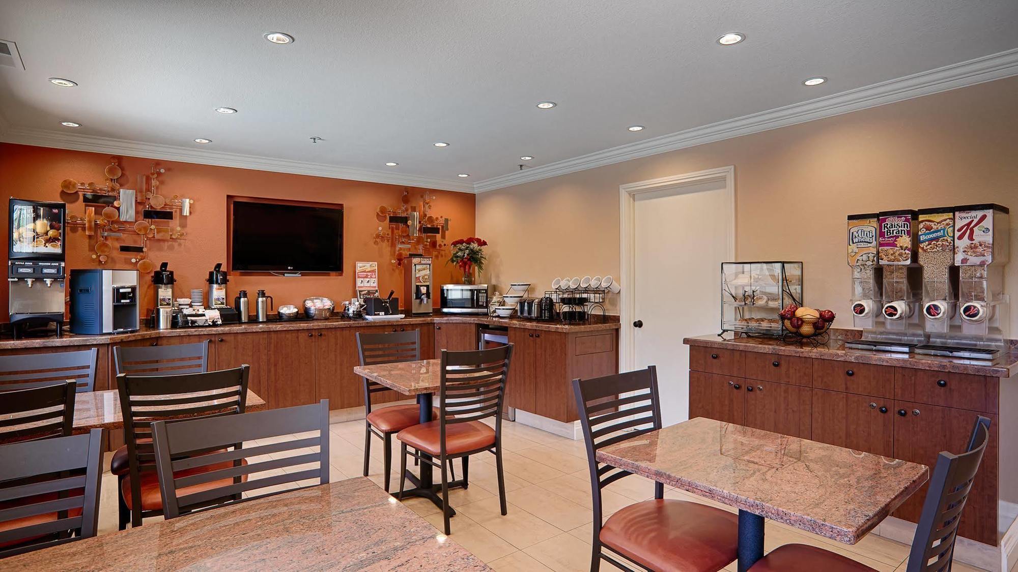 Western Airport Plaza 3*