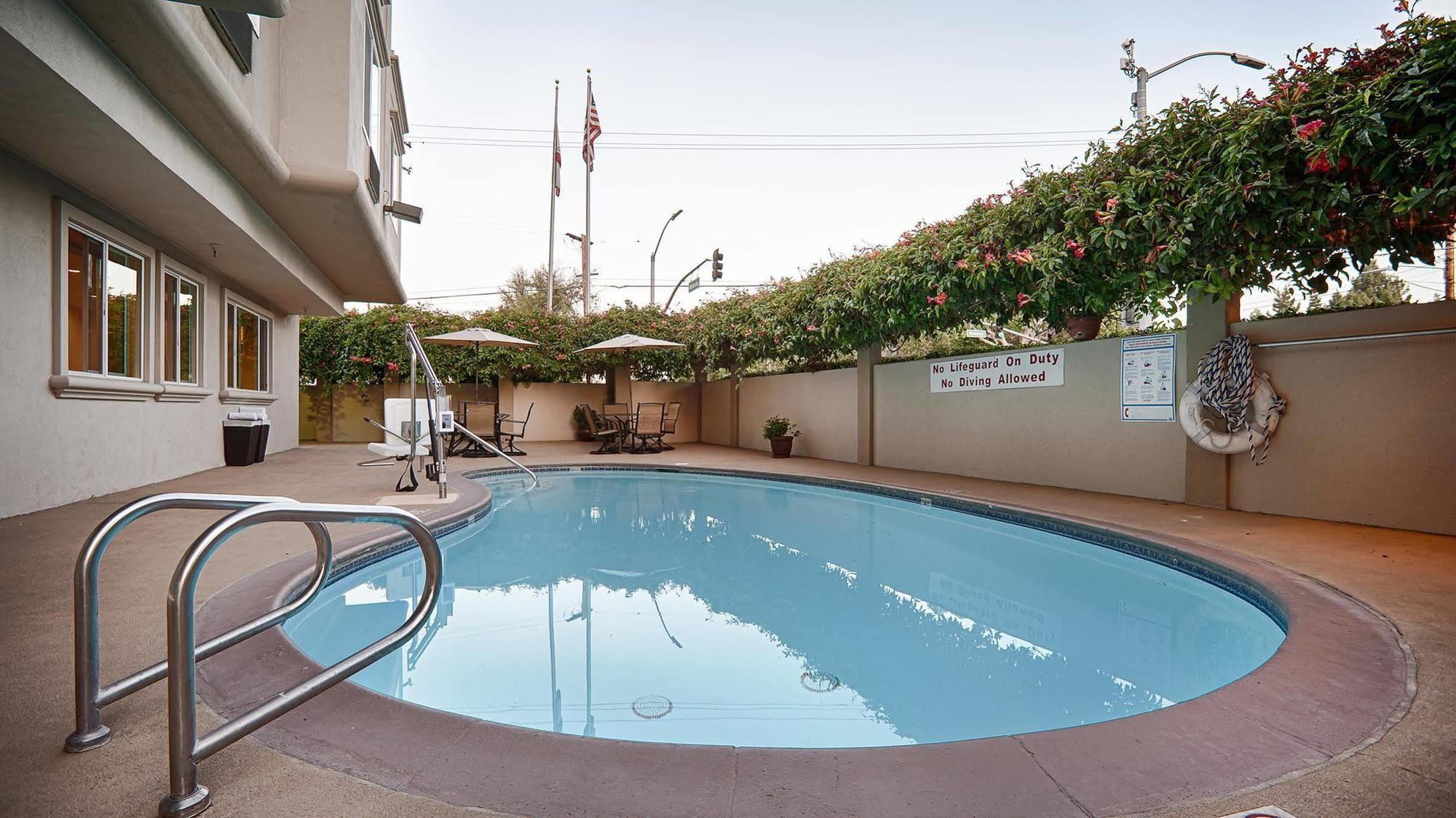 Western Airport Plaza 3*