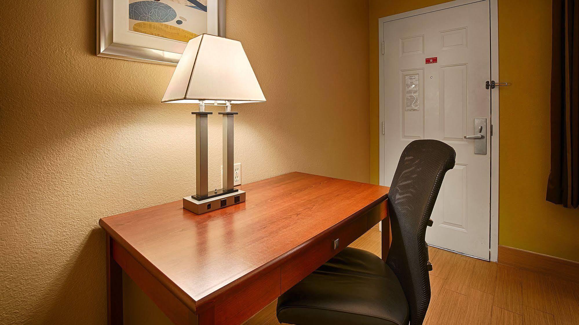 Western Airport Plaza Motel