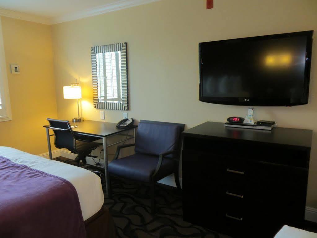 Motel Western Airport Plaza 3*