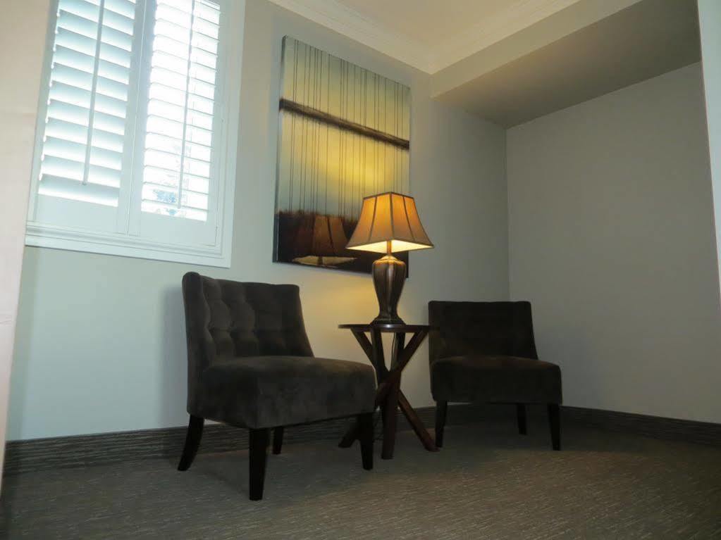 Western Airport Plaza 3*