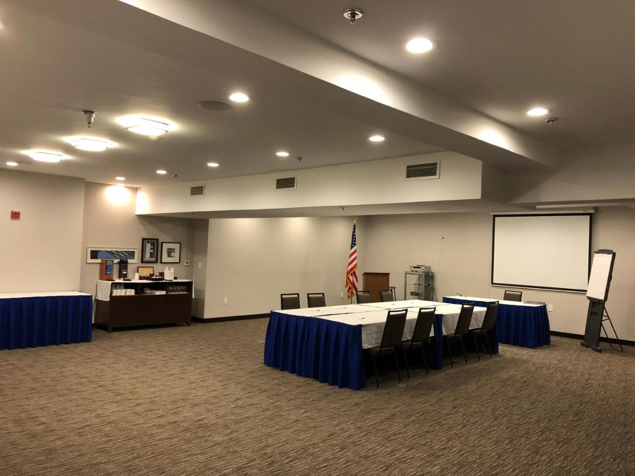 Hotel Country & By Radisson, International Airport, Ca San Jose