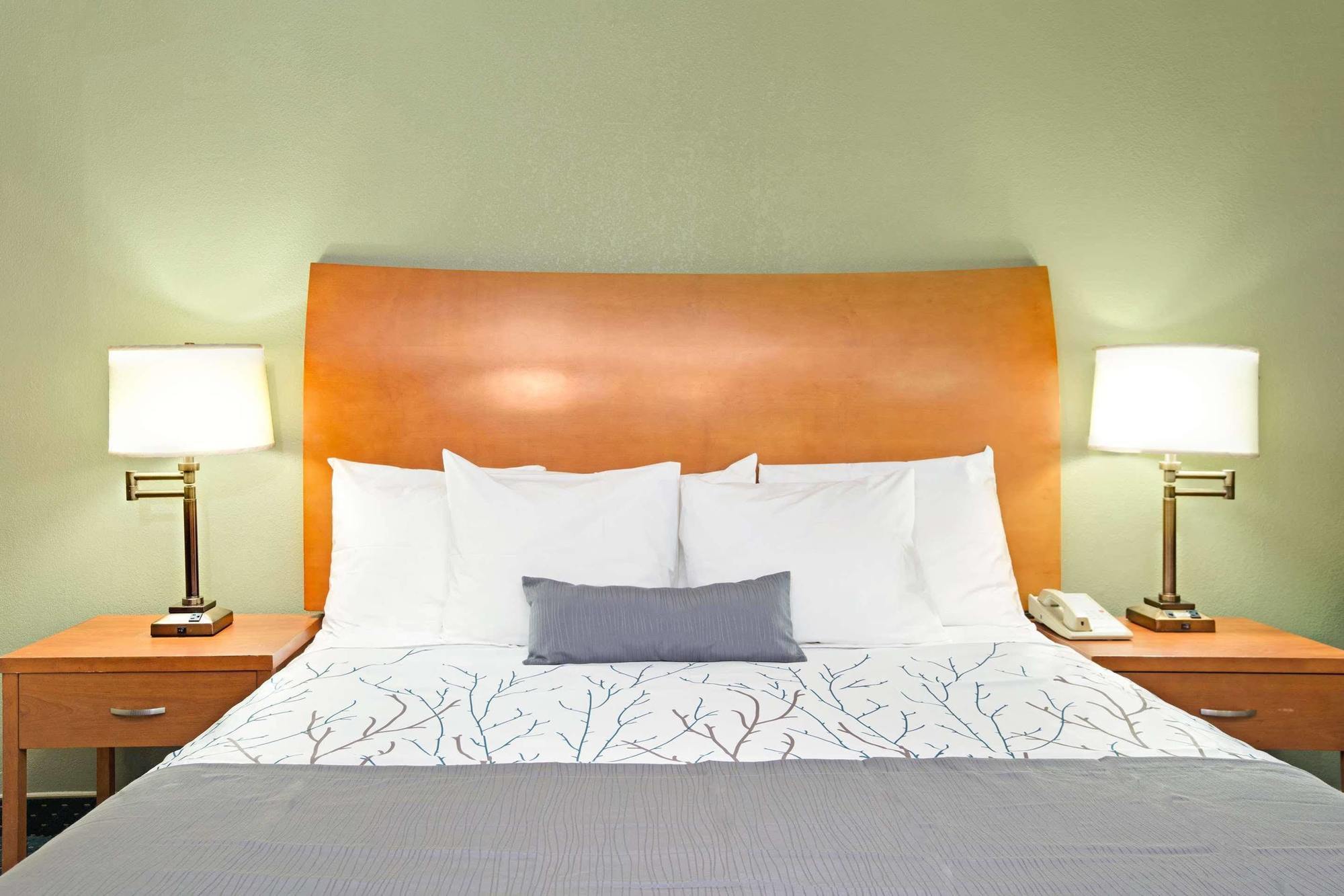 Days By Wyndham Convention Center San Jose