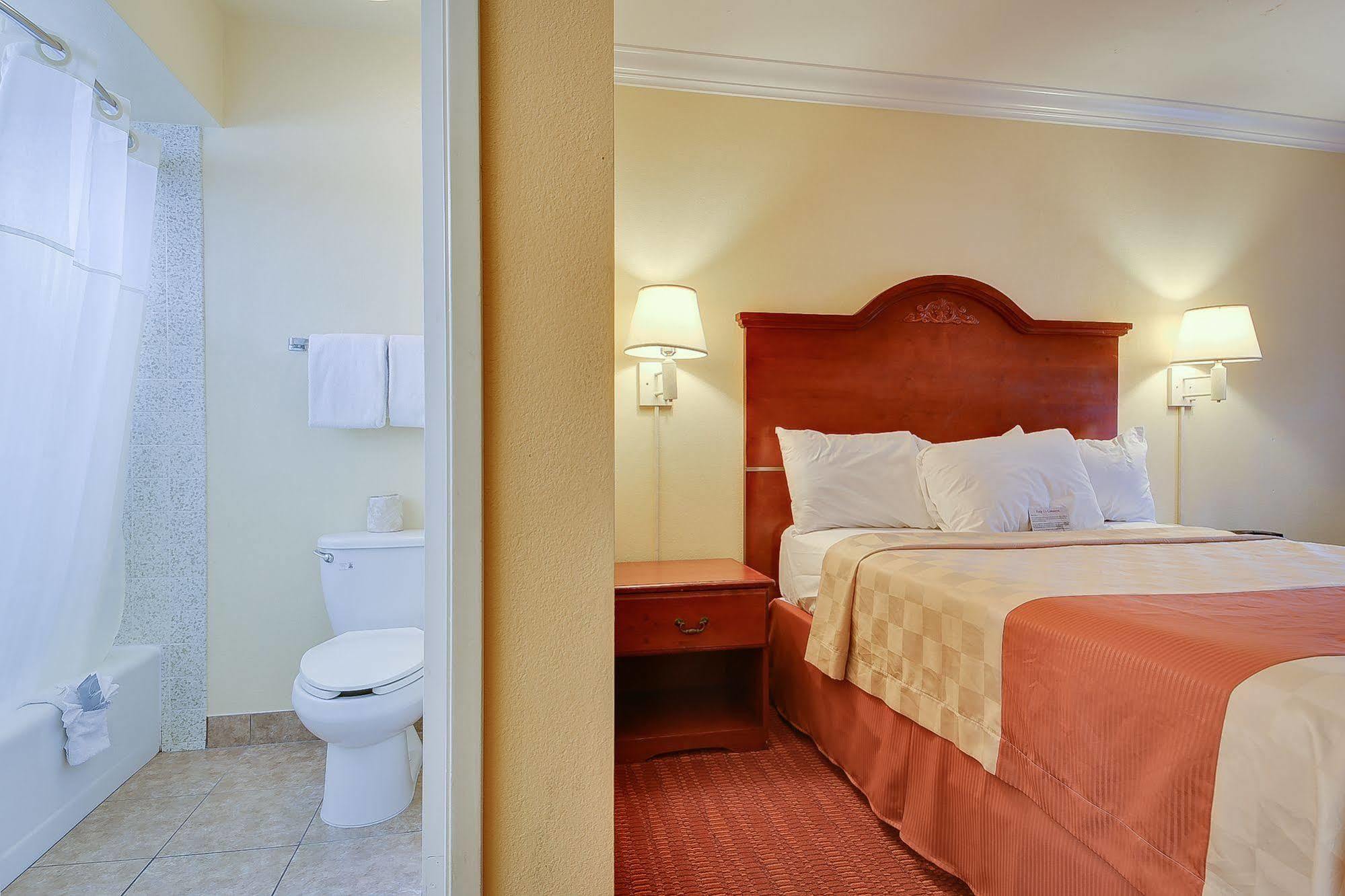 Motel Surestay By Western Airport 3*