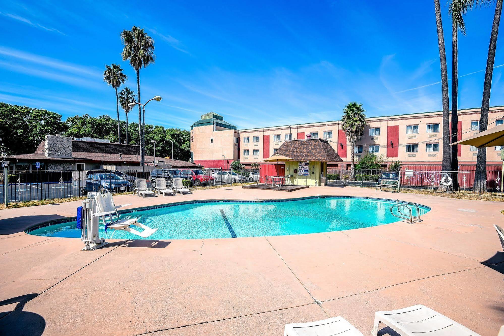 Surestay By Western Airport Motel