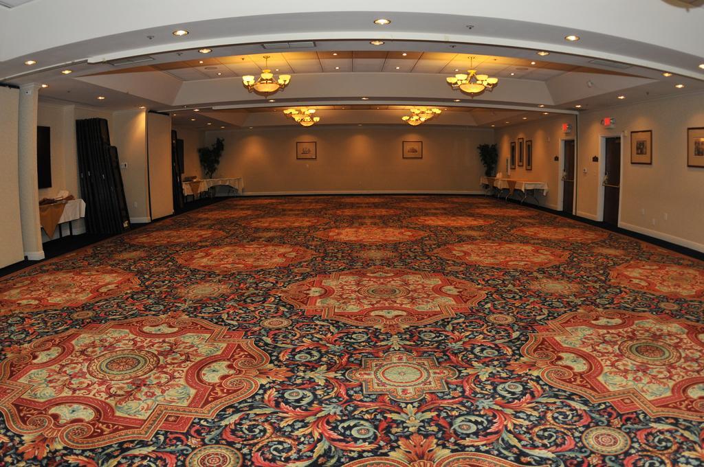 Hotel Wyndham Garden Airport 3*