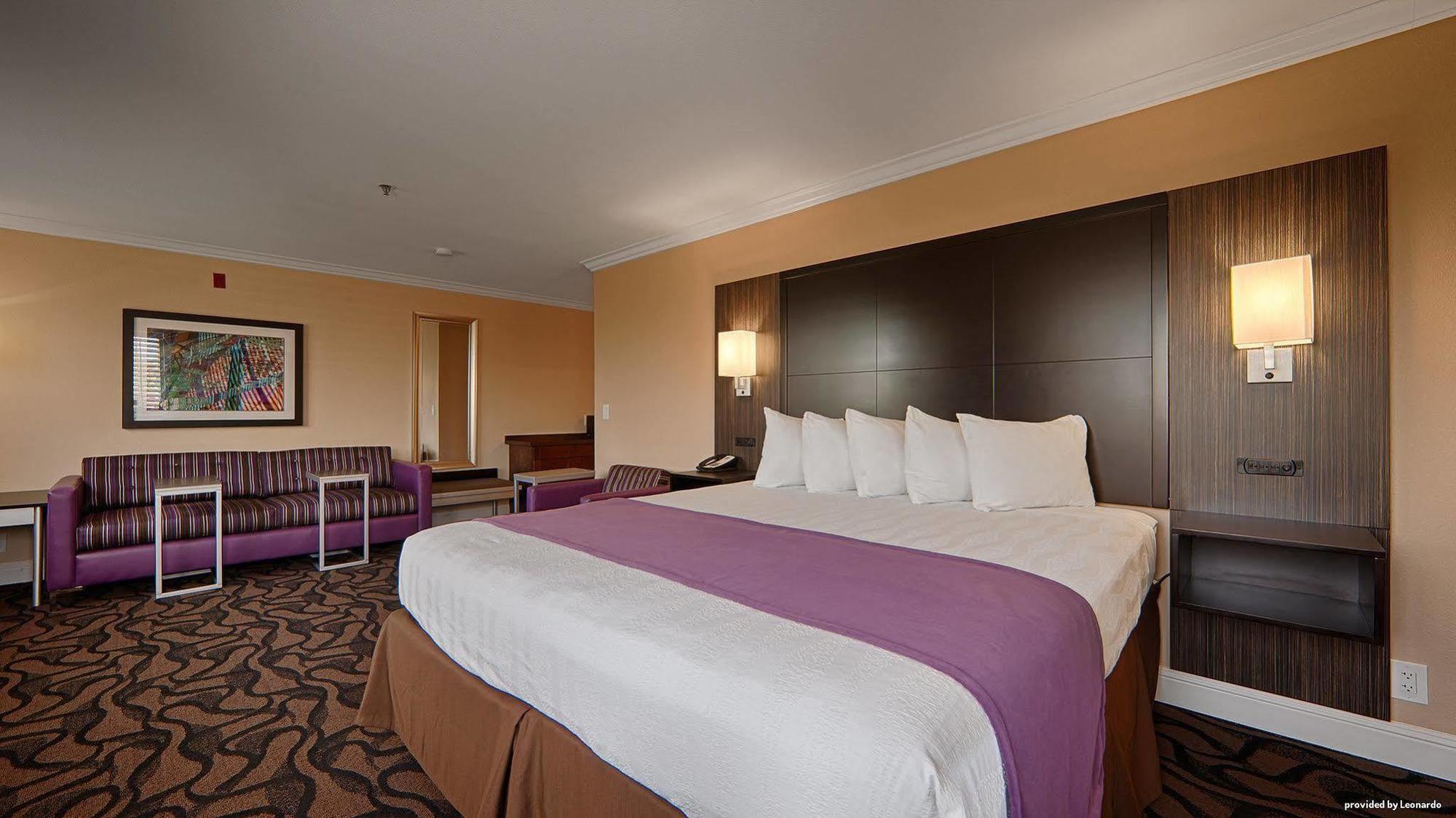 Western Airport Plaza 3*