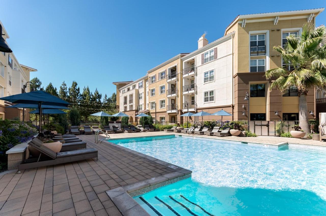 Global Luxury Suites At Epic Way Apartment