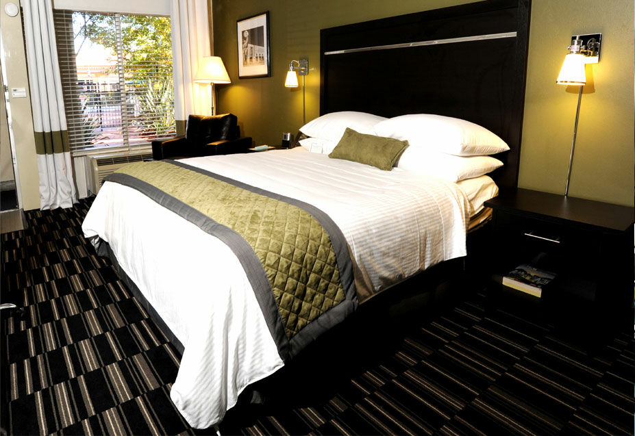 Hotel Wyndham Garden Airport 3*