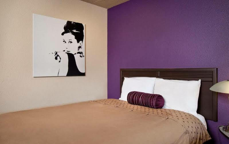 Alura Motel 2*
