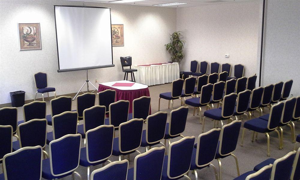 Wyndham Garden Airport Hotel 3*