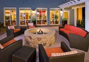 Hotel By Marriott Airport 4*