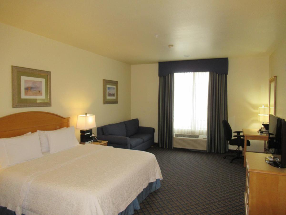 Hampton & Hotel